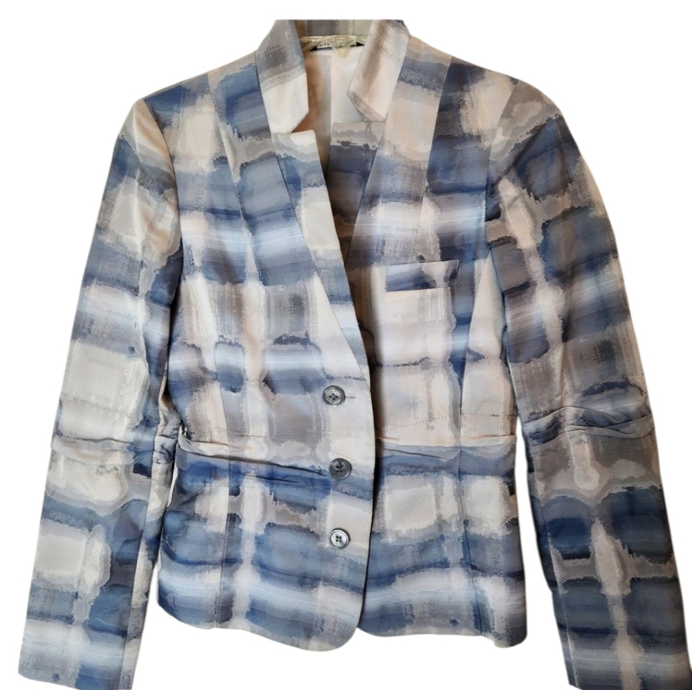 Cara Lotti Blue and White Blazer with Abstract Pattern